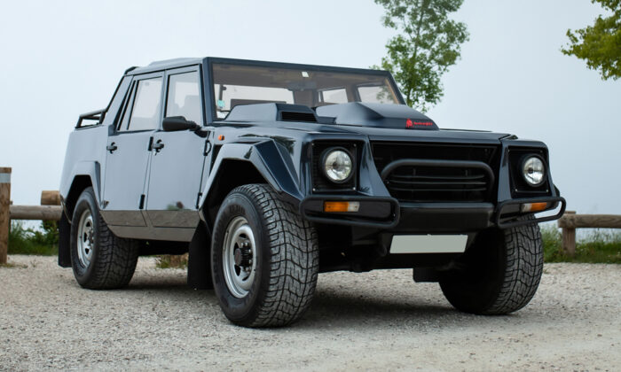 1988-Lamborghini-LM002-1