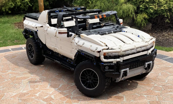 LEGO-Electric-Hummer-1