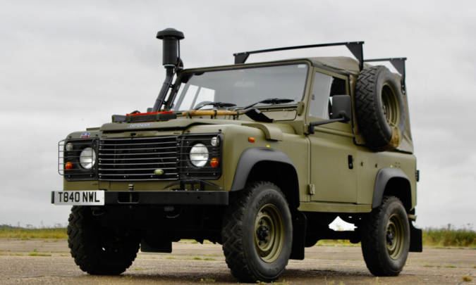 Land Rover Defender “Winter Water Wolf” | Cool Material