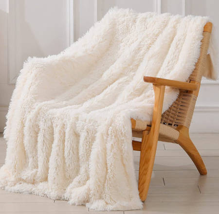 Faux-Fur-Throw-Blanket