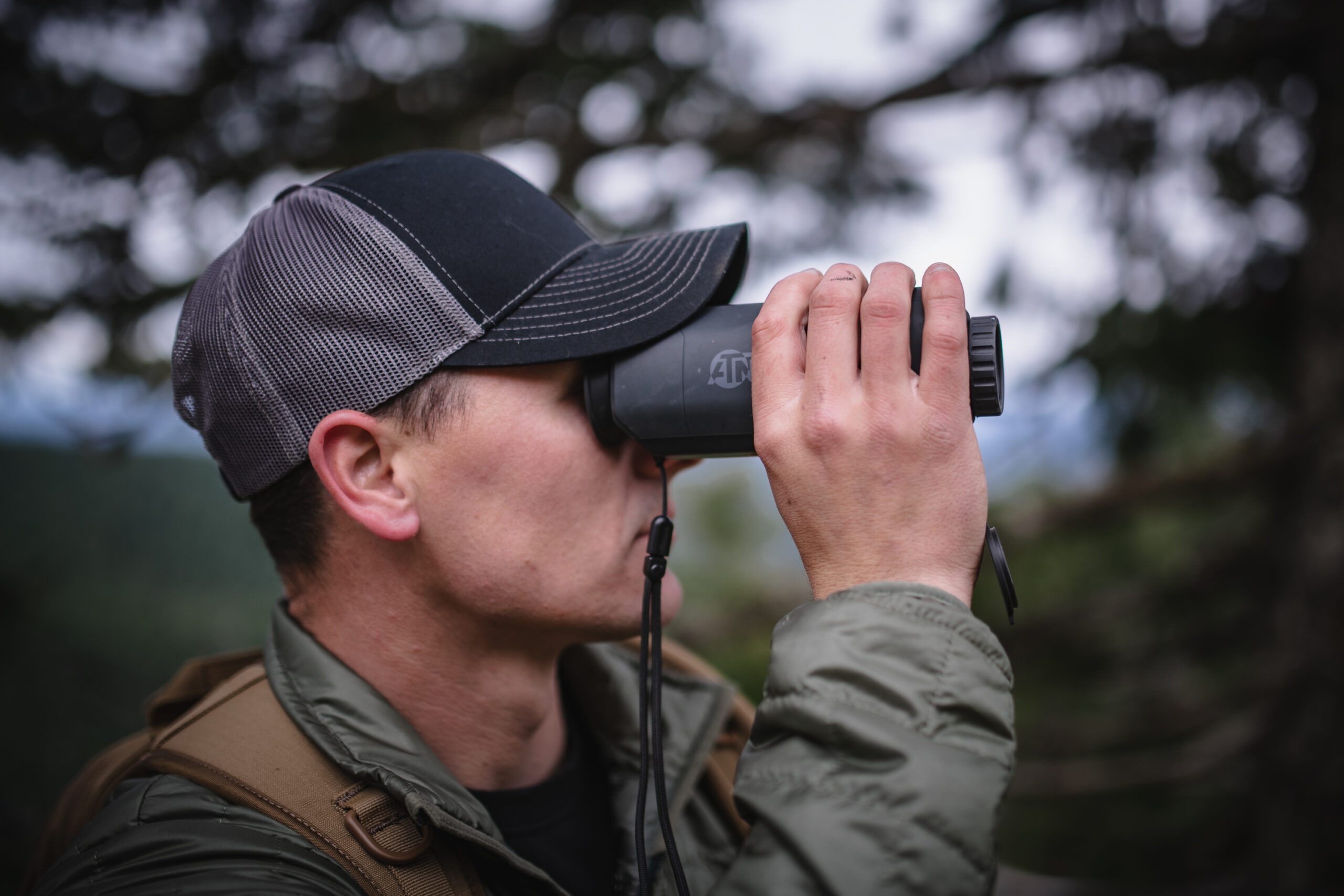 This Rangefinder Has the Best Thermal, Tracking and Distance Controls