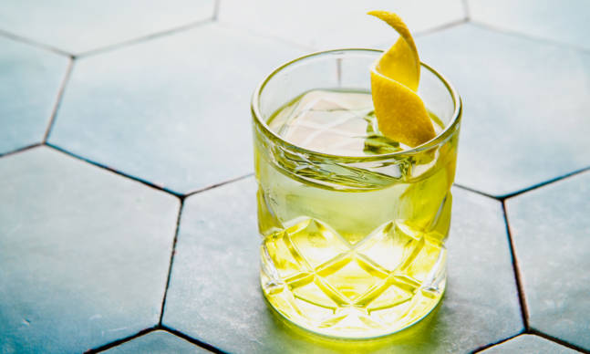 What to Drink This Weekend: White Negroni