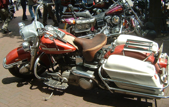 Harley-Davidson-Electra-Glide-1965