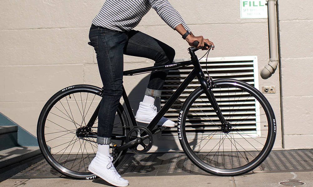 asiatisk grinende drivende The Best Fixie Bikes For Men | Cool Material