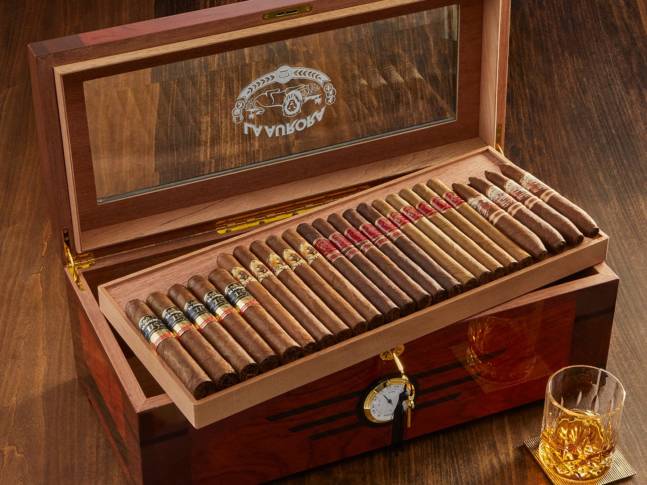 Give the Gift of Great Cigars With La Aurora
