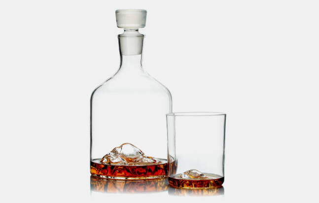 Whiskey Peaks Mountain Decanter + American Mountain Set of 4 Whiskey Glasses