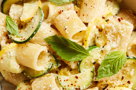 Pasta With No-Cook Zucchini Sauce