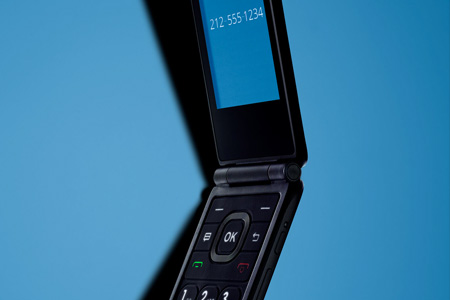 I Was Addicted to My Smartphone, So I Switched to a Flip Phone for a Month