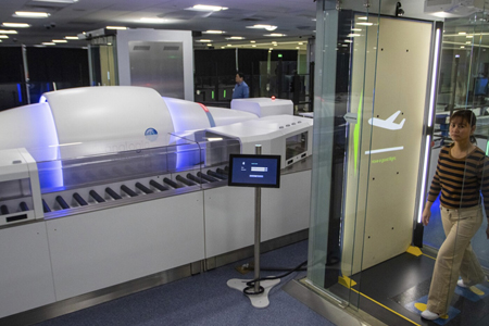 TSA Unveils Passenger Self-Screening Lanes at Vegas Airport as ‘a Step Into the Future’
