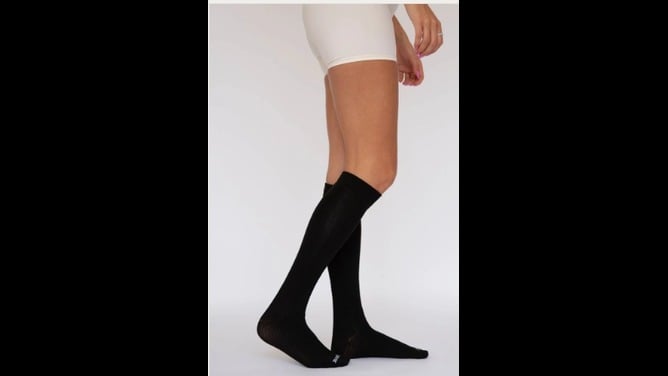 Pear Compassion Minimalist Forma Knee-High Socks