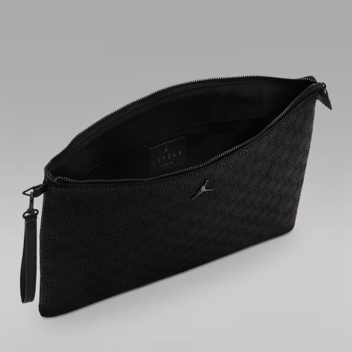 Jordan Monogram Pouch (1 L)