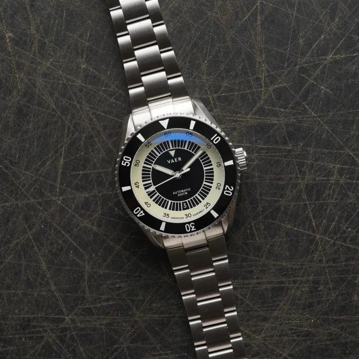 Vaer D5 Tropic 39mm on Premium Bracelet